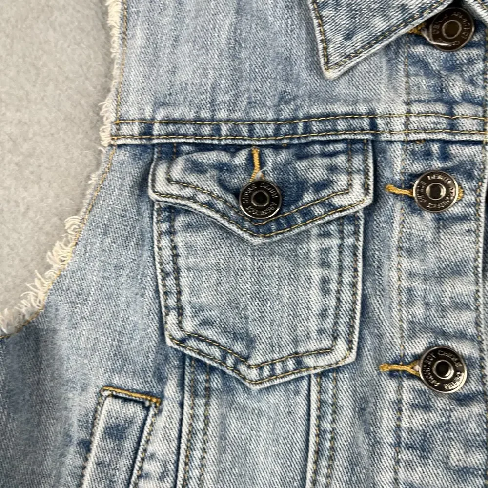 Chiqle Denim Vest Jacket Button Up Youth Girls Size Medium Blue Pockets